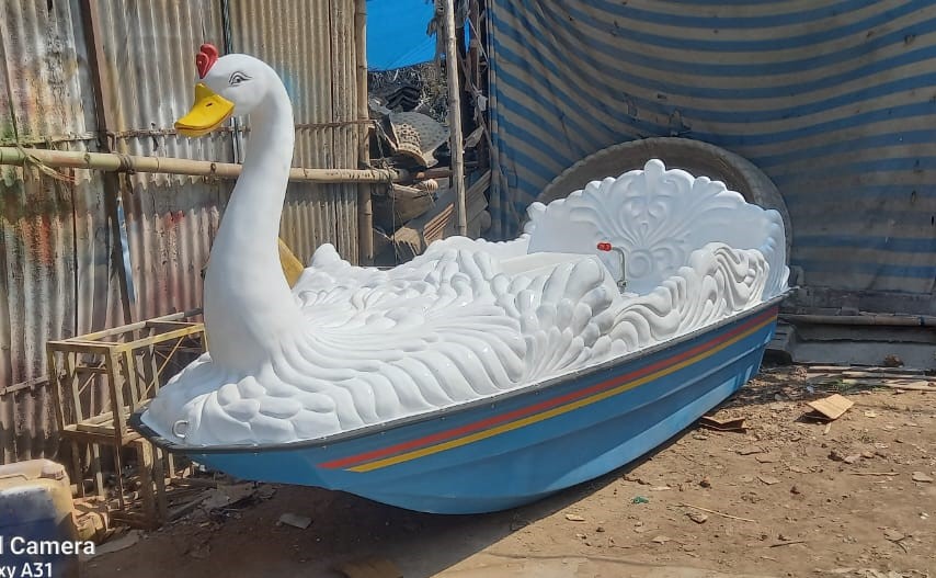 4seater peddle boat