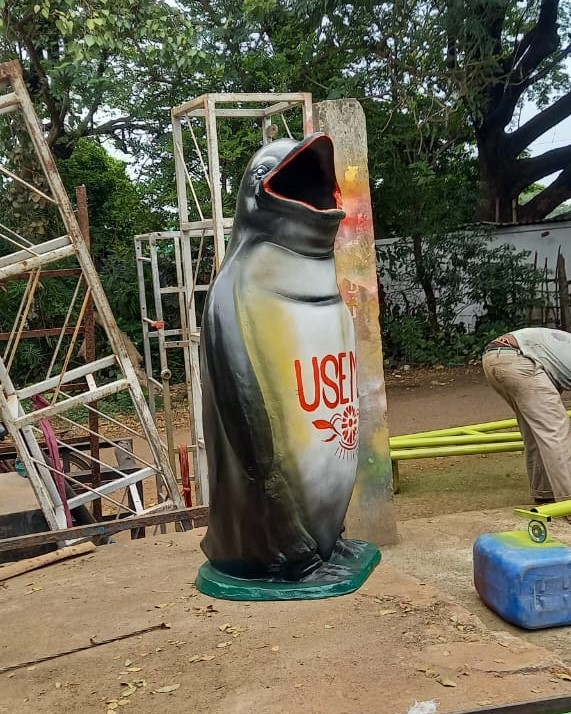PENGUINE DUSTBIN